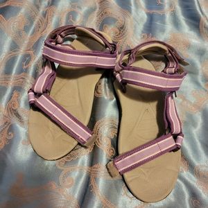 7 velcro sandals